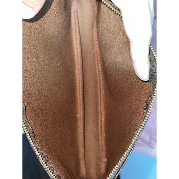 Louis Vuitton Vintage Monogram Pochette AR0995 - Picture 5 of 7